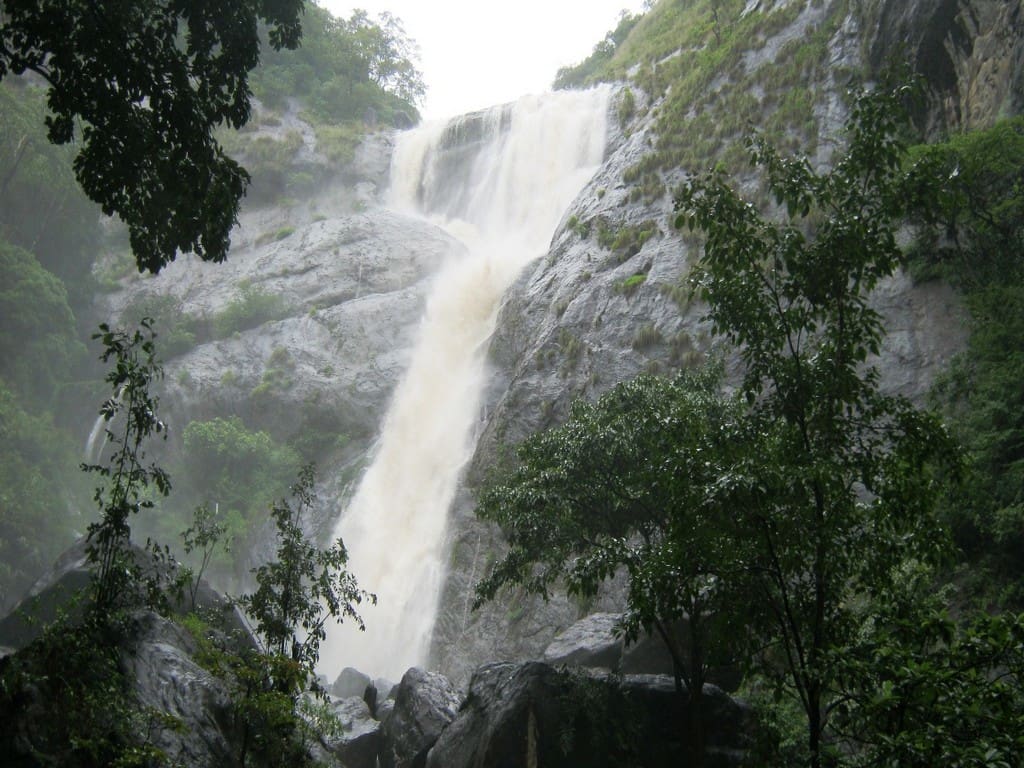 palaruvi-waterfalls-kerala