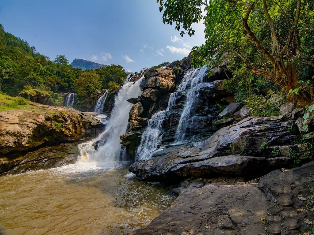 thoovanam-waterfalls-munnar