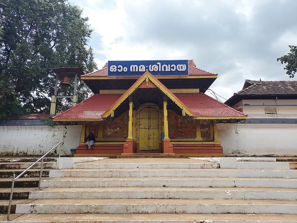 Thirunakkara Mahadeva Temple in Kumarakom