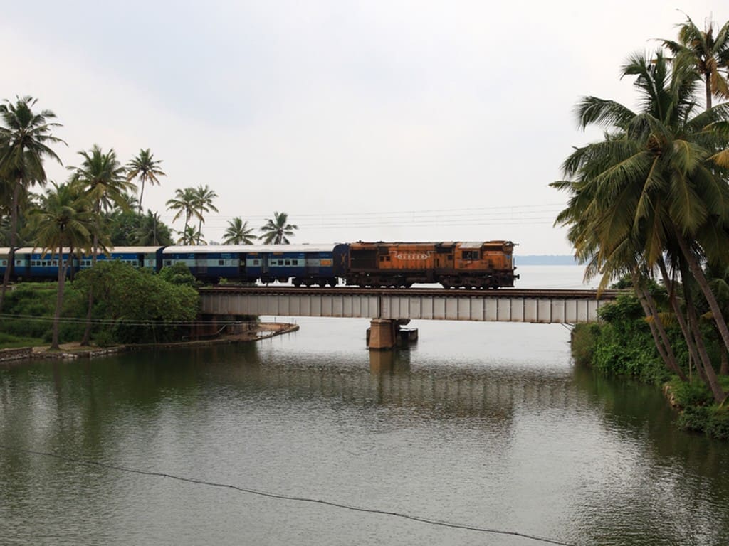 alleppey-kochi-train-journey-kerala