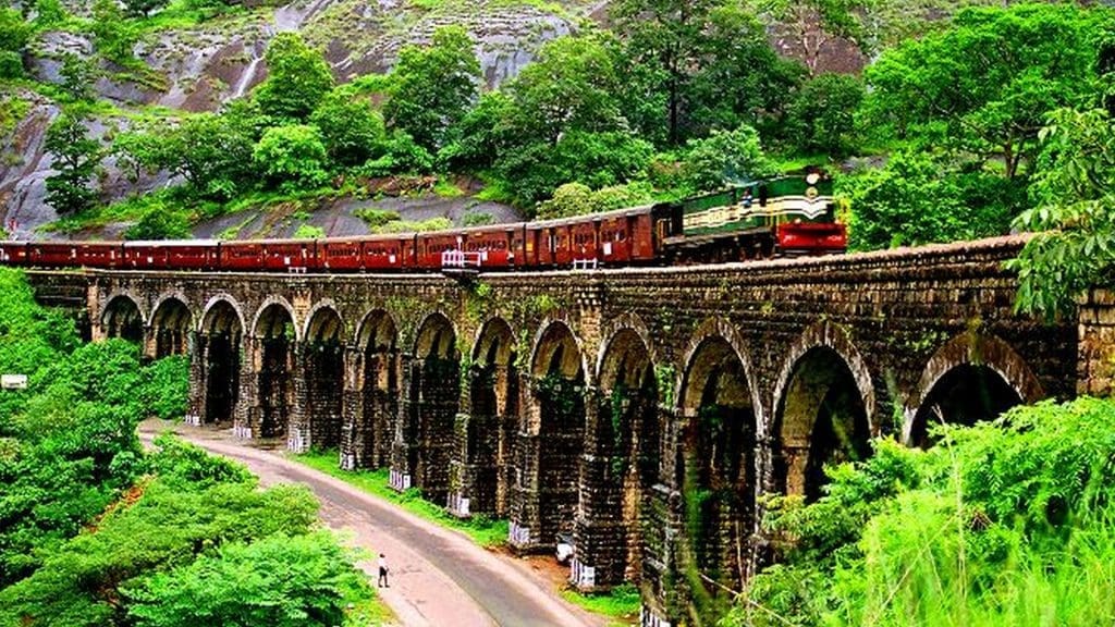 kollam-sengottai-train-kerala