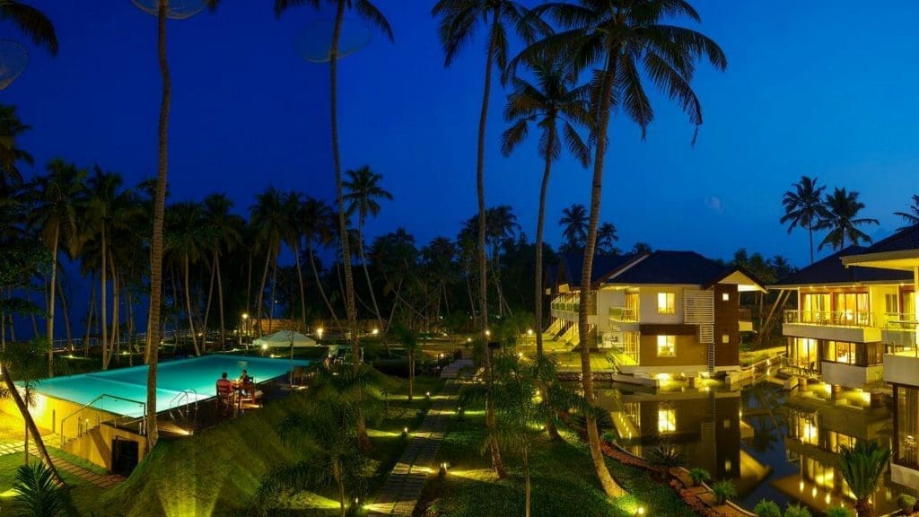 lake-canopy-alleppey