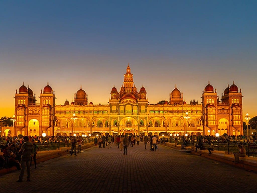 vista-nocturna-del-palacio-de-mysore