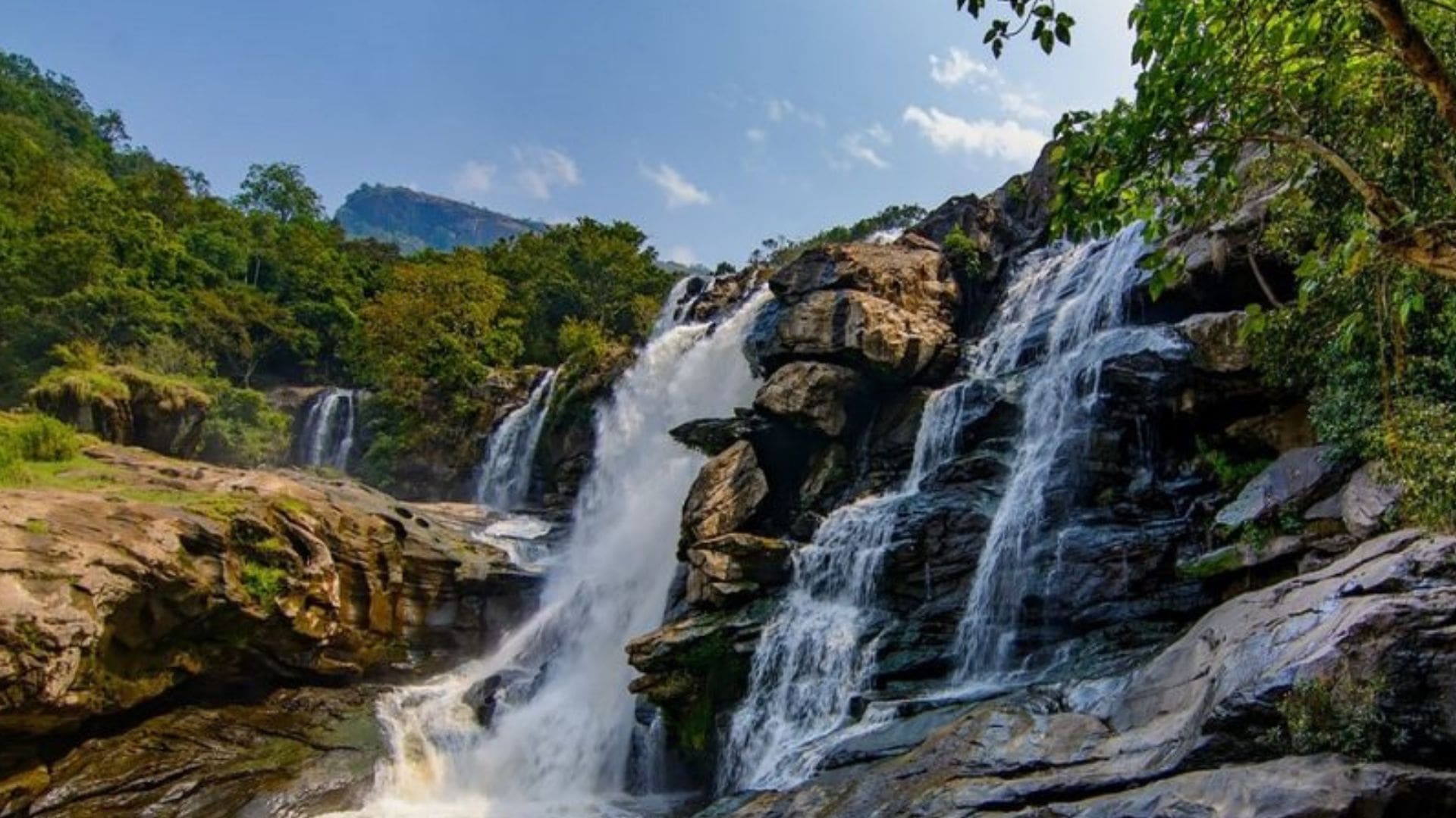 attukand-waterfalls-munnar