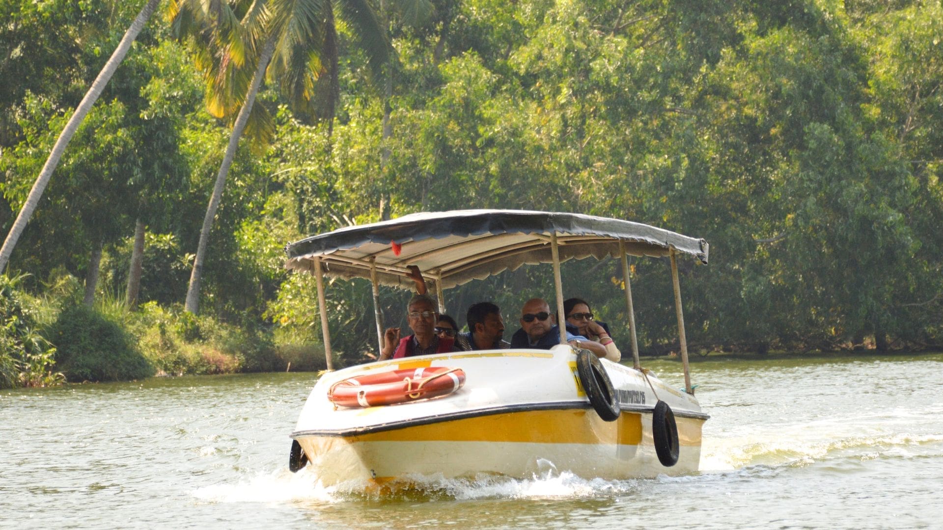 boating-in-poovar