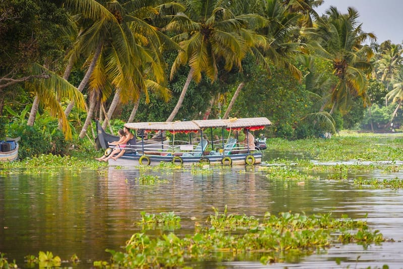 couple-in-Kumarakom-backwaters-in-Kerala