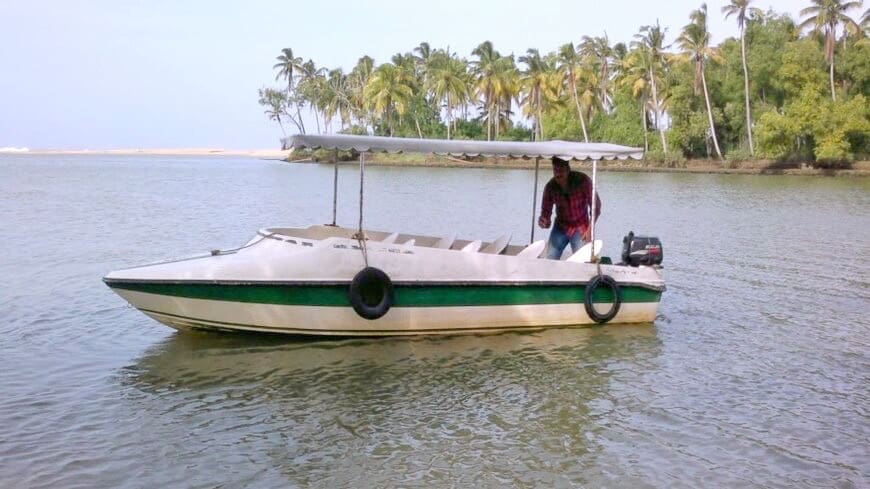 boat ride in Alleppey in motorboat