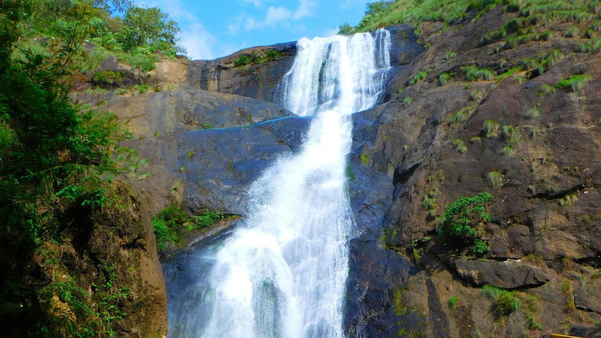 palaruvi-waterfalls-kollam