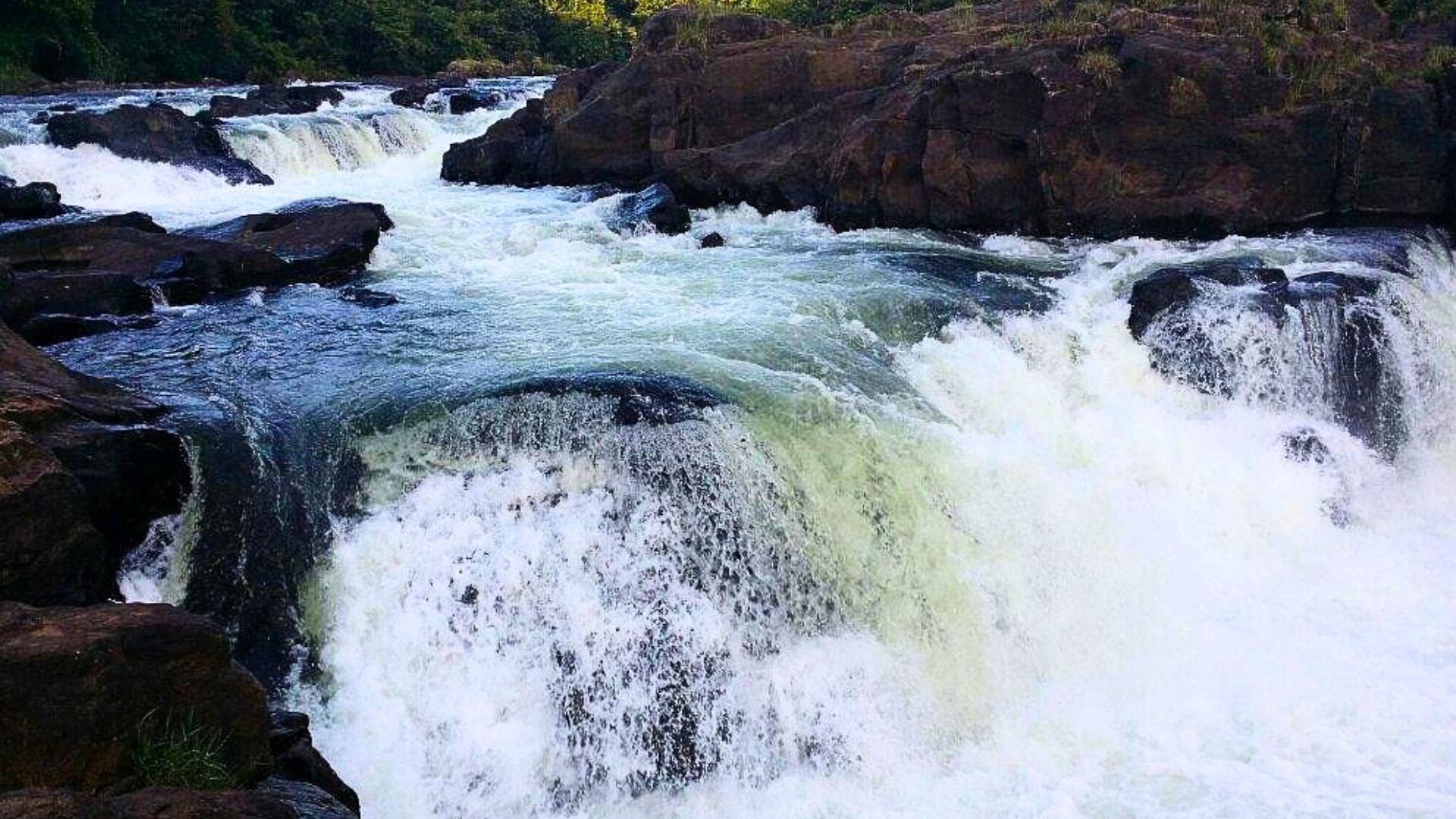 perunthenaruvi-waterfalls