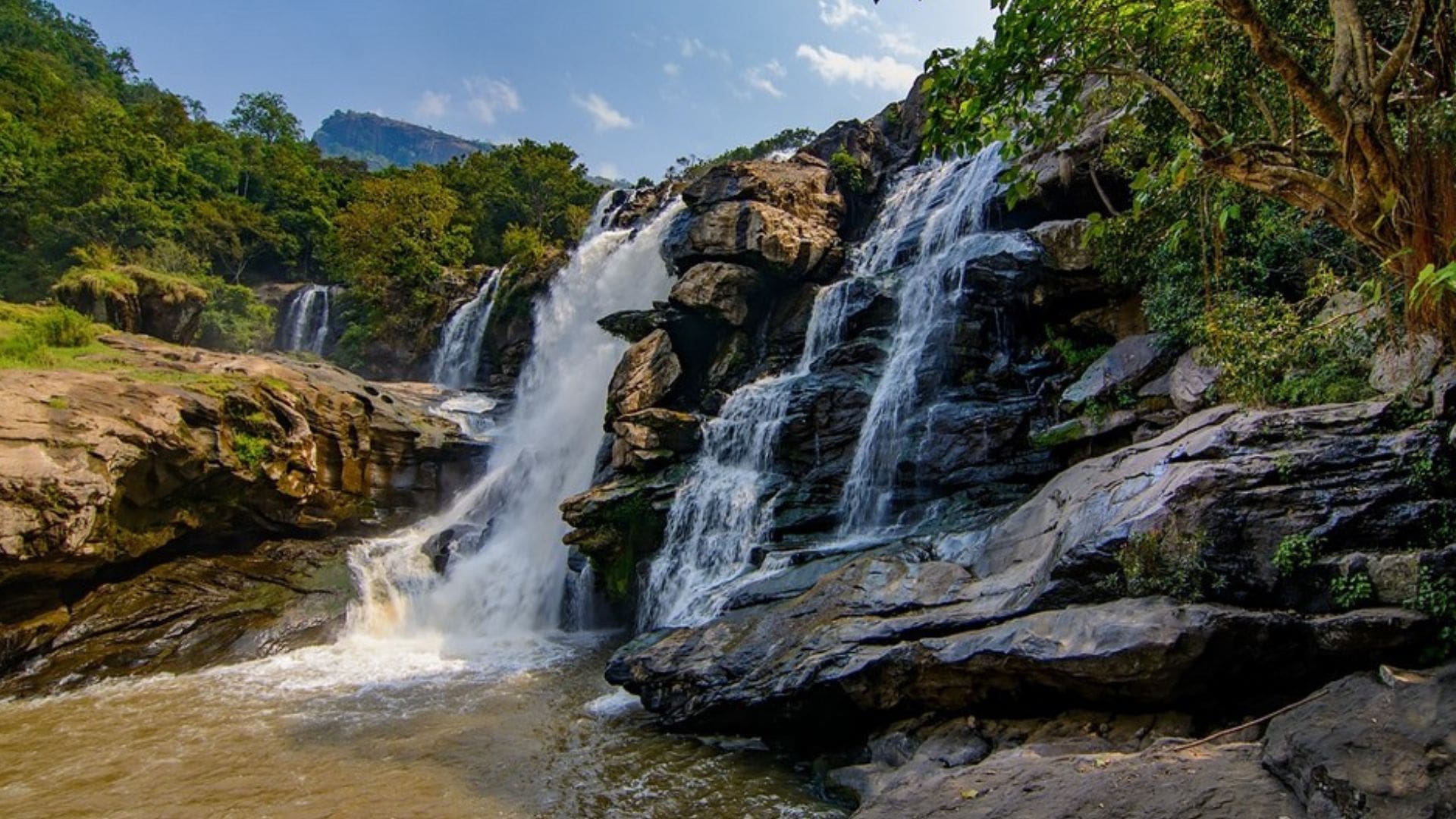 thoovanam-waterfalls