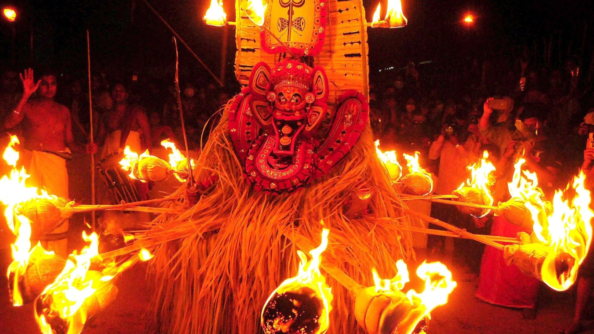 agni-kandakarnan-theyyam