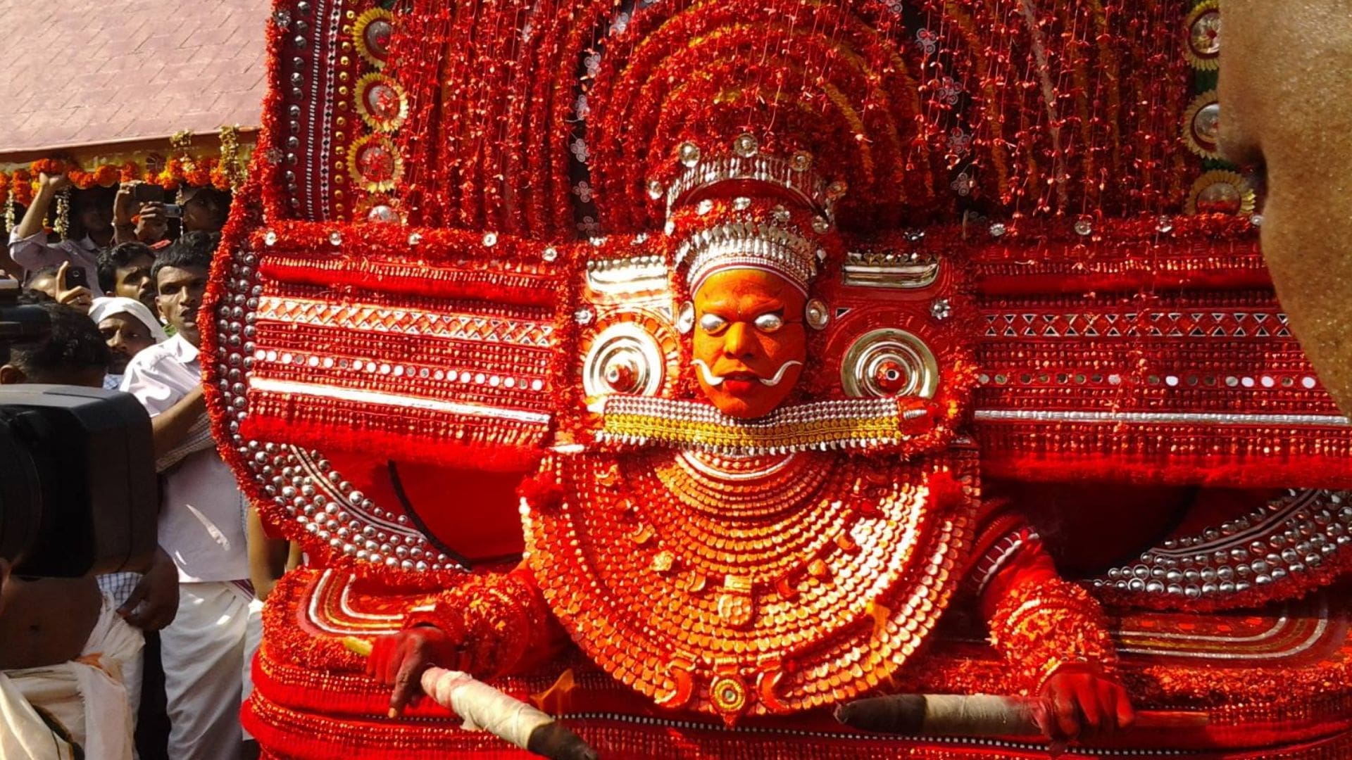 perum-kaliyattam-theyyam