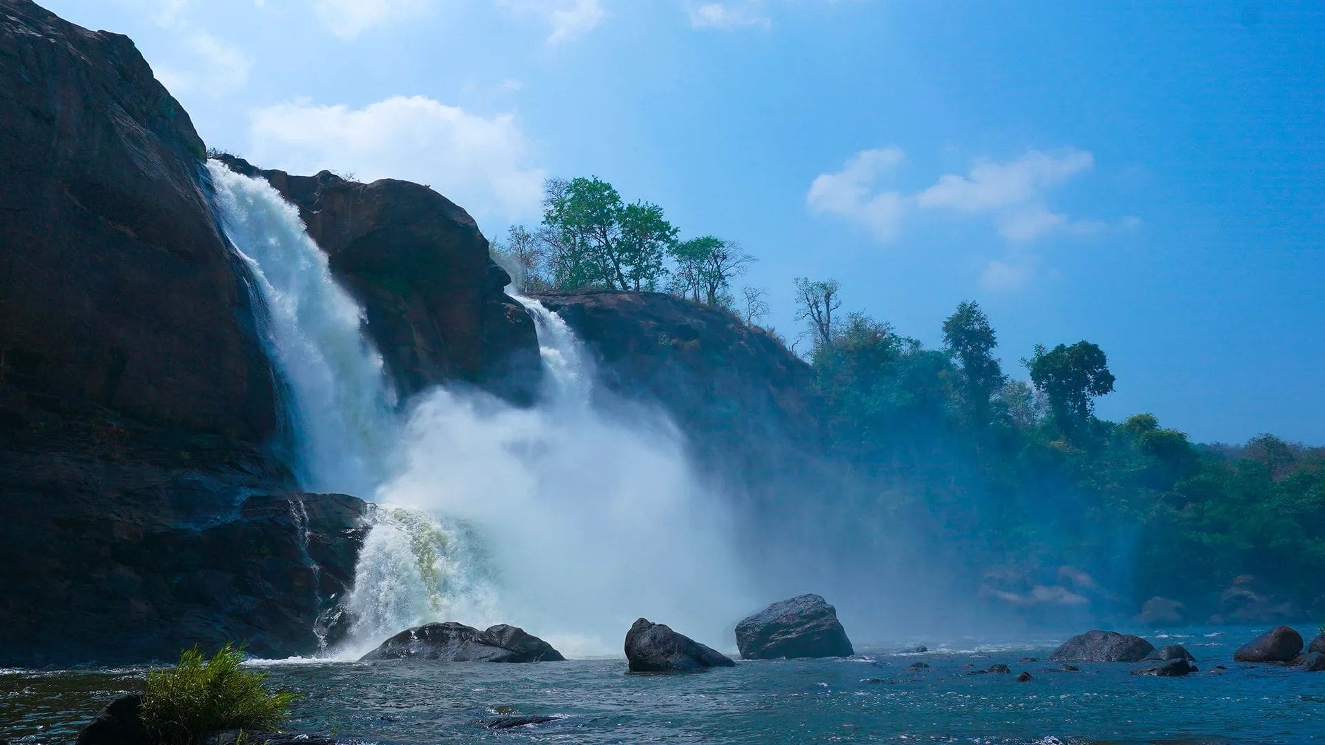athirapally-falls-kochi