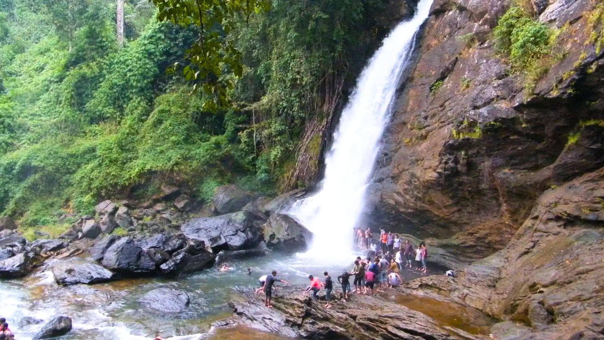 murinjapuzha-waterfalls