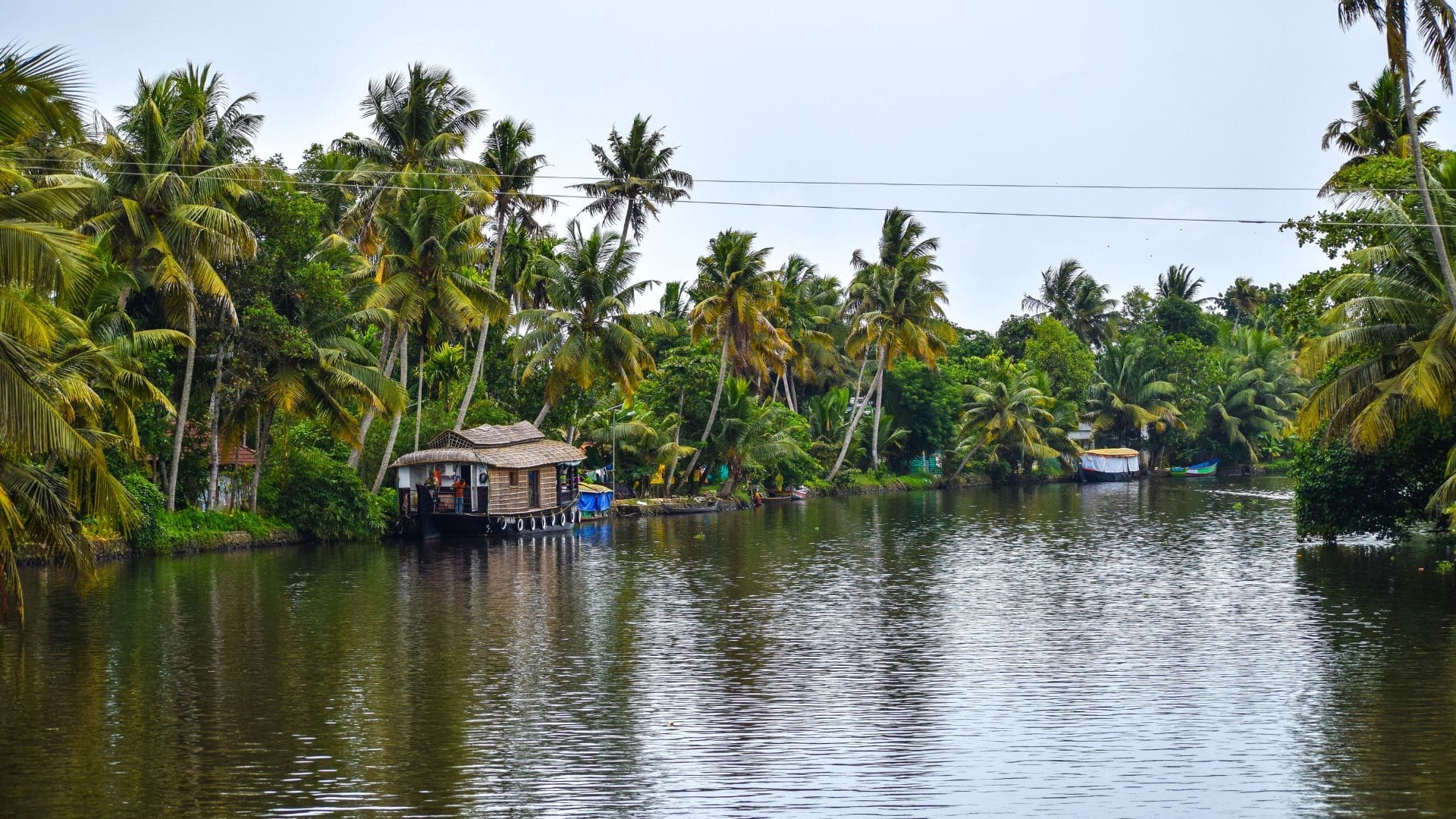 best-month-to-visit-kerala-backwaters