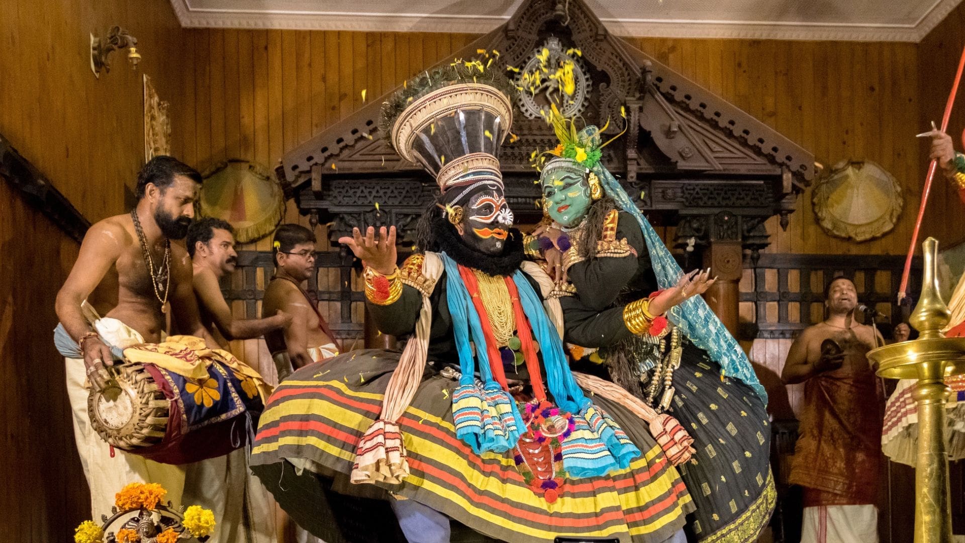 kathakali-dance-costume-kerala